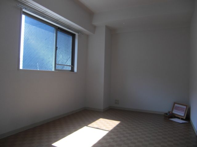 Living and room. Day is very good.