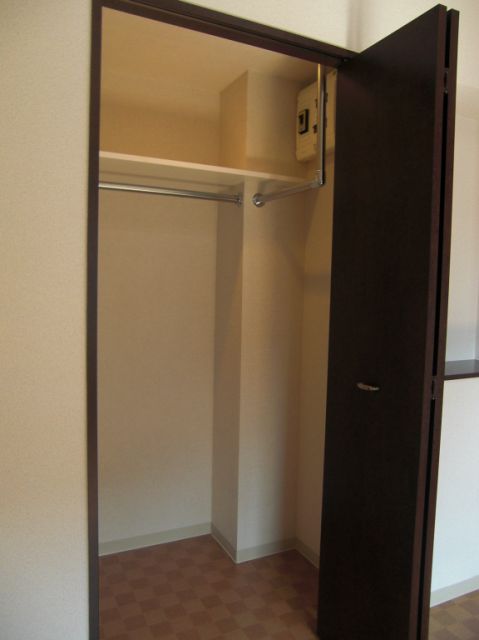 Receipt. Hanger is full over because it is a big closet.