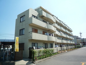 Building appearance. It is a reinforced concrete apartment