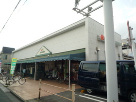 Supermarket. 400m until Maruetsu (super)