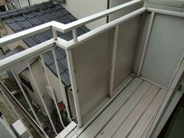 Balcony. Large bay window is characterized in DK.