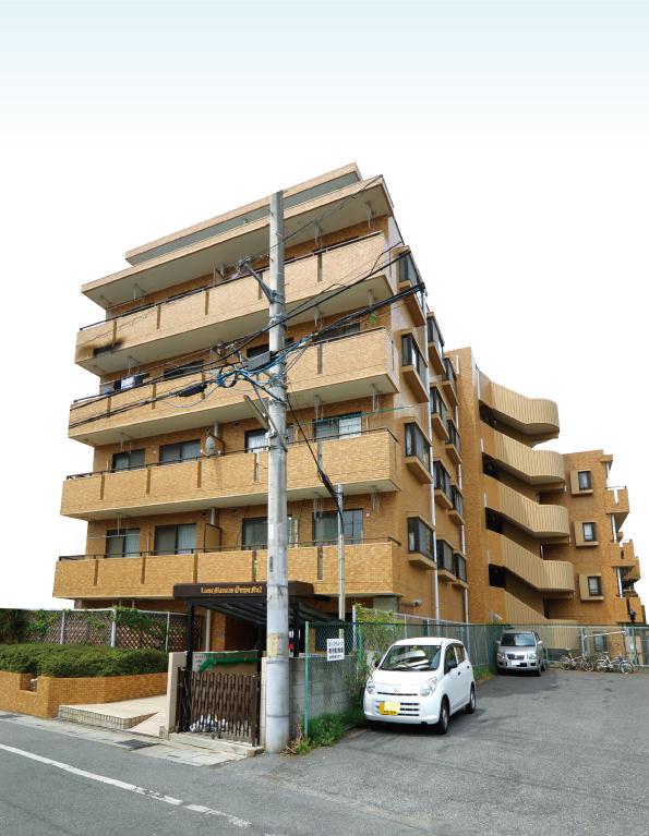 Local appearance photo. It is conveniently located a 9-minute walk from the Omiya Station. Front road, Car street is also less livable living environment.