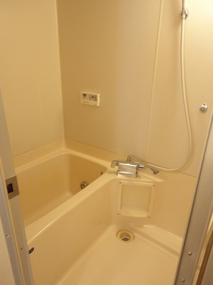 Bath. ※ Indoor reference photograph (No. 205 room) With reheating function