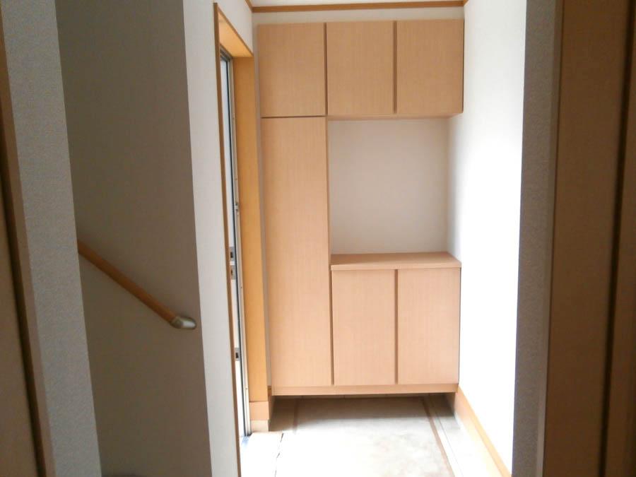 Entrance. Was building completed. Such as the actual image from per yang, We have to wait all the time so you can see directly.