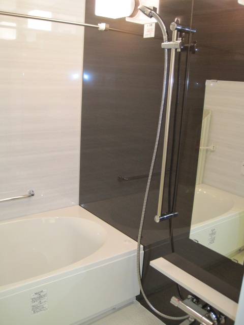 Bath. Breadth of condominiums average