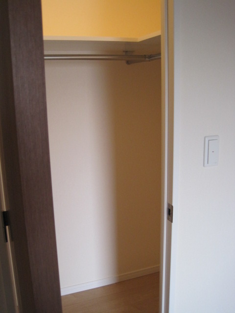 Receipt. Walk-in closet