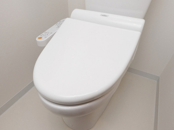 Bathing-wash room.  [Washlet toilet] Water-saving ・ Equipped with a toilet with hot water cleaning function which was also consideration to a power-saving. Heating toilet seat, Also substantial comfortable performance such as deodorizing function.
