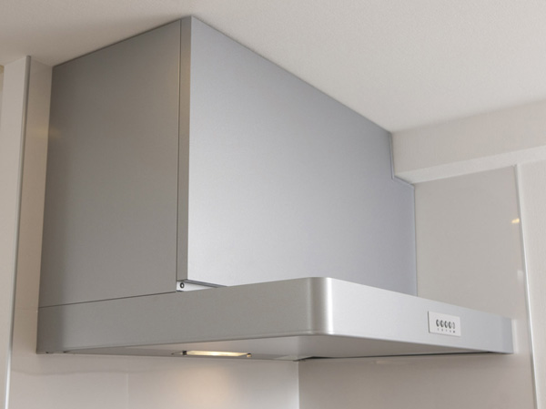 Kitchen.  [Rectification Backed range hood] It has adopted the current plate to up the suction efficiency of the air to the range hood. Care is also a simple oil stains also take a quick wipe.