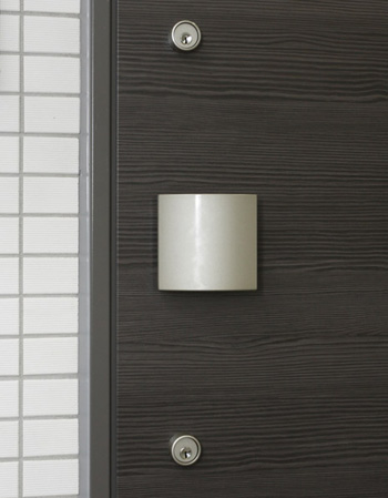 Security.  [Progressive cylinder key peace of mind in the double lock specification] Along with the copy of the key to adopt difficult progressive cylinder key, Sickle dead lock is to protect the door from a variety of external force against the door head. Also, Open lock has adopted a difficult thumb once measures Tablets by thumb. (Photo double lock / Same specifications)