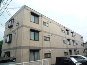 Building appearance. It is a quiet residential area