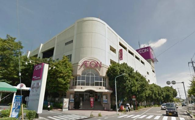 Shopping centre. 2200m until ion (shopping center)