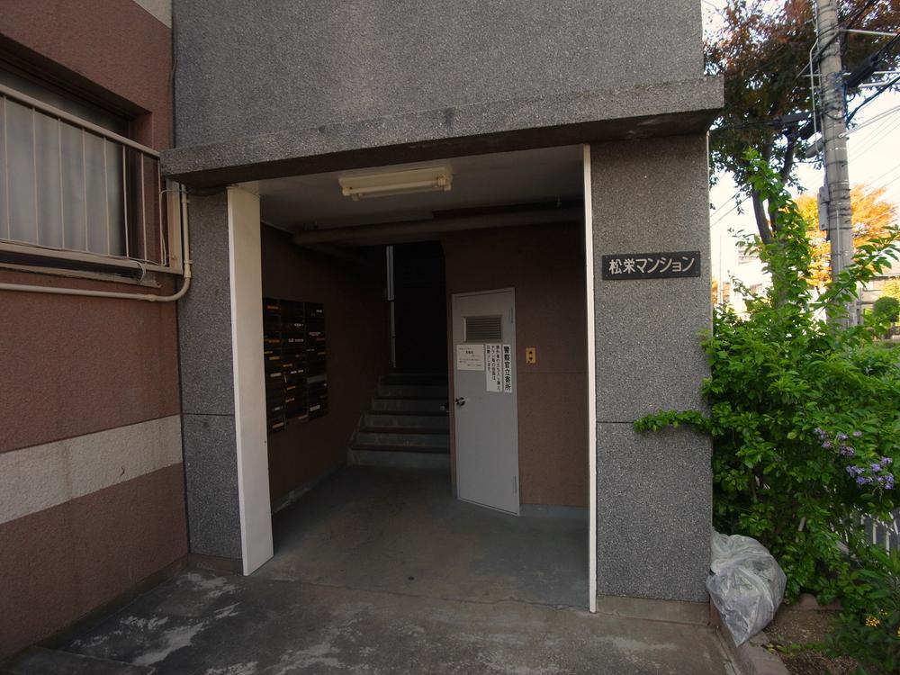 Entrance. Common areas