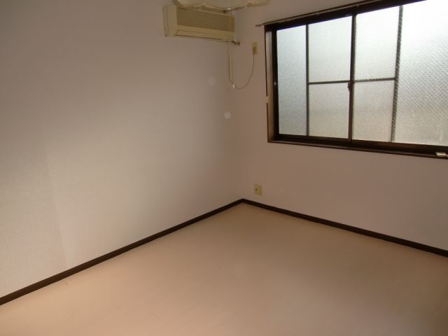 Living and room. Of course, air-conditioned.