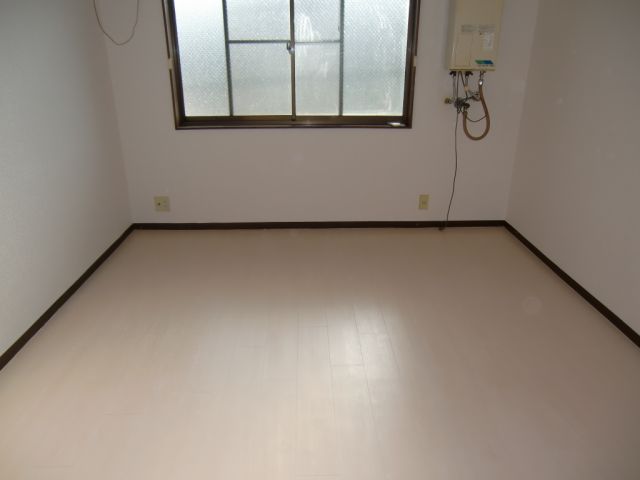 Living and room. Beautiful Western-style. It is just the right about of the room