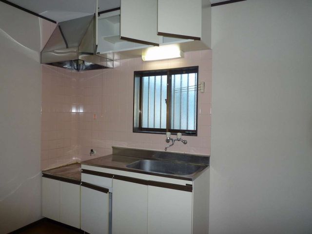 Kitchen. Two-burner stove is can be installed