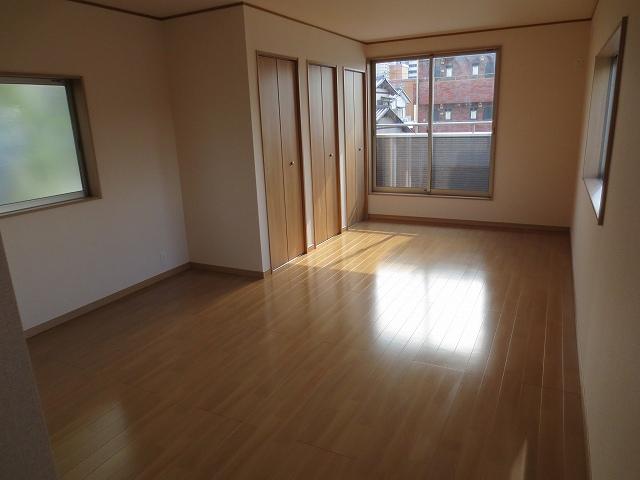 Living. Local (11 May 2013) Shooting