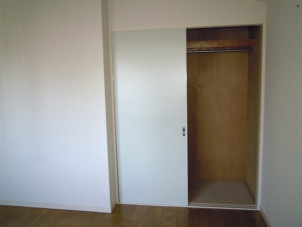 Receipt. 6 Pledge Western-style closet