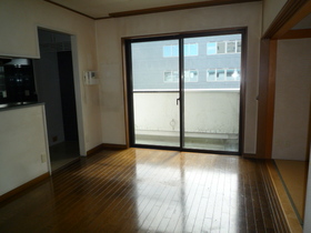 Living and room. Dining face-to-face kitchen