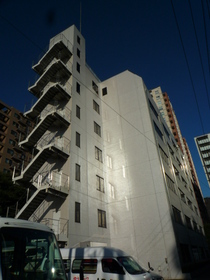 Building appearance. It is with Elevator