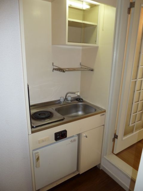 Kitchen. Is a bit of a kitchen. 