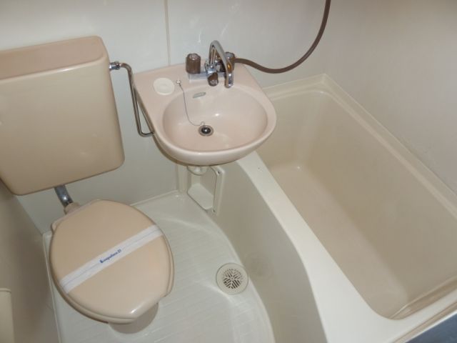 Bath. Unit bus with cleanliness