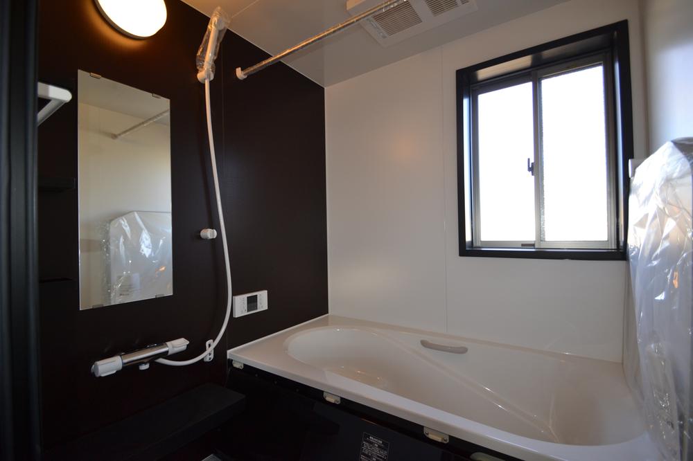 Bathroom. Full Otobasu ・ 1616 size Since it is equipped with bathroom dryer, Laundry You Jose without having to worry about even the day of rain, It will also be heating before bathing in the cold winter.