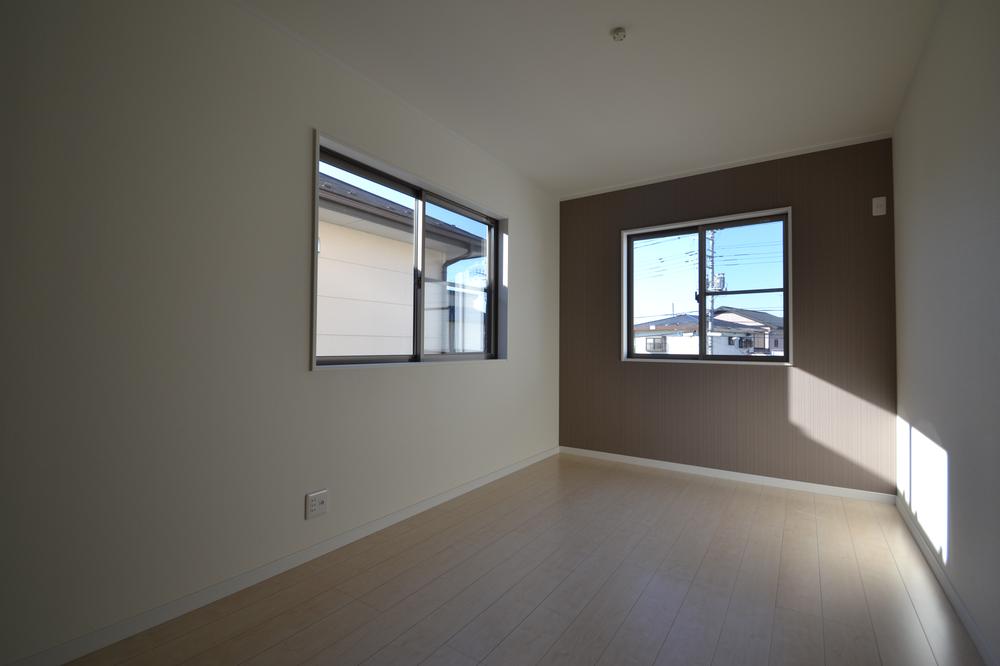 Non-living room. Also adopt the accent cross the main bedroom in the center for more than 6 quires room.