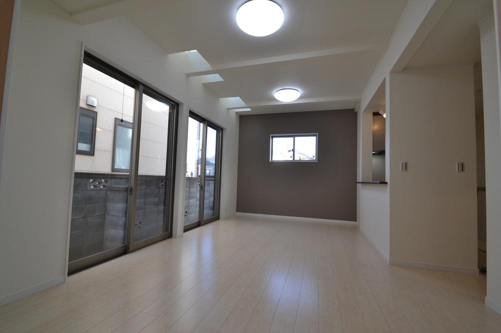 Living. The top light installed two places to LD, Bright, I feel the warmth.