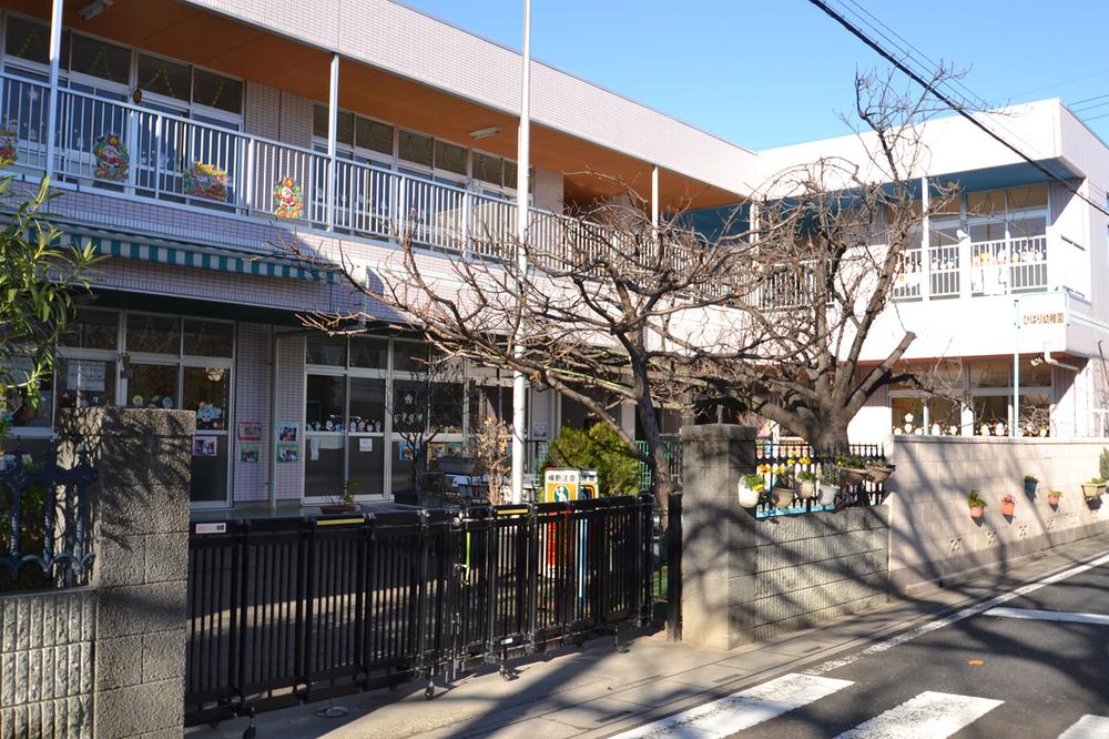 kindergarten ・ Nursery. Lark kindergarten 400m park will Hashirimaware also widely carefree until.