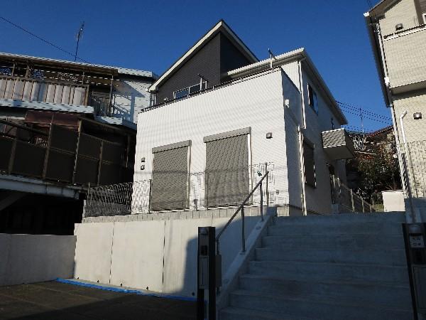 Local appearance photo. It is an excellent appearance! Two standard-sized car is parallel! Bicycle You can also put in a room. 44 square meters site unique relaxing space of! 