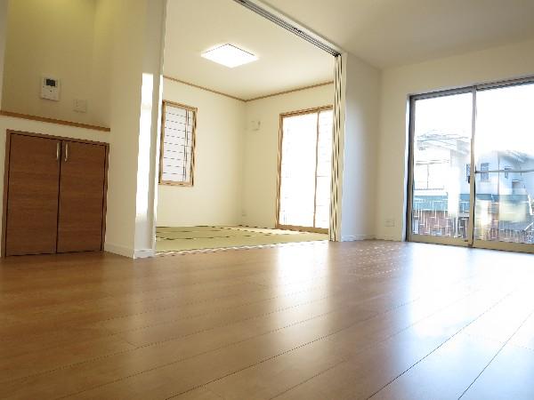 Living. Detached interior introspection Pictures - living light and airy! Omowazu please to loose space will want to take a deep breath