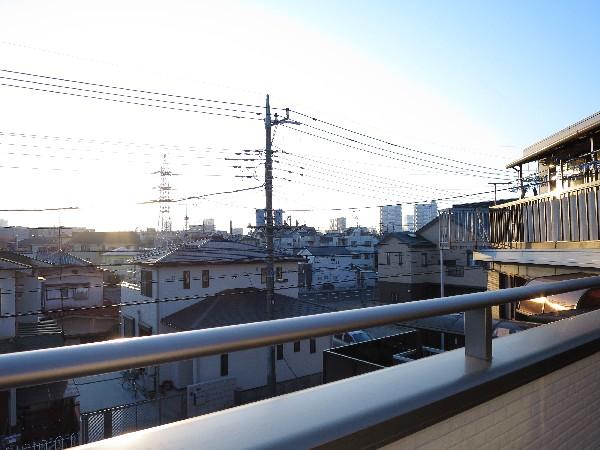 Same specifications photos (Other introspection). Plenty of storage also enter bedding