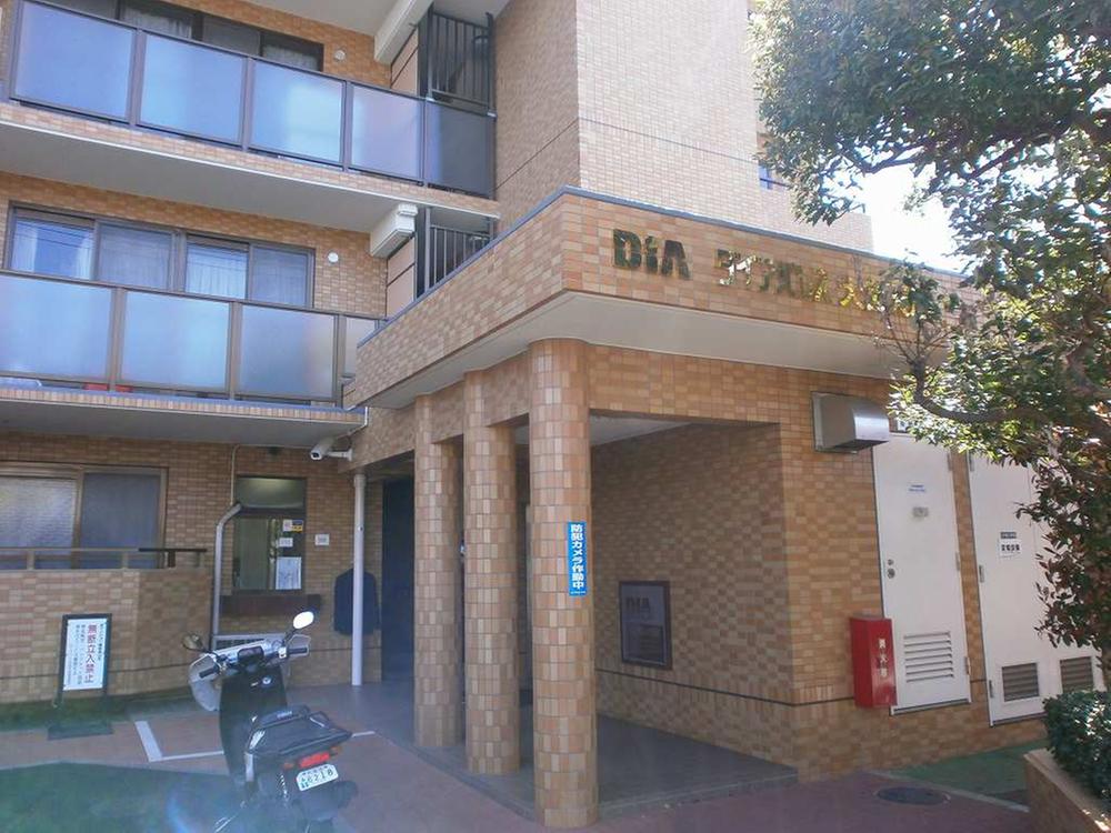 Entrance. Common areas