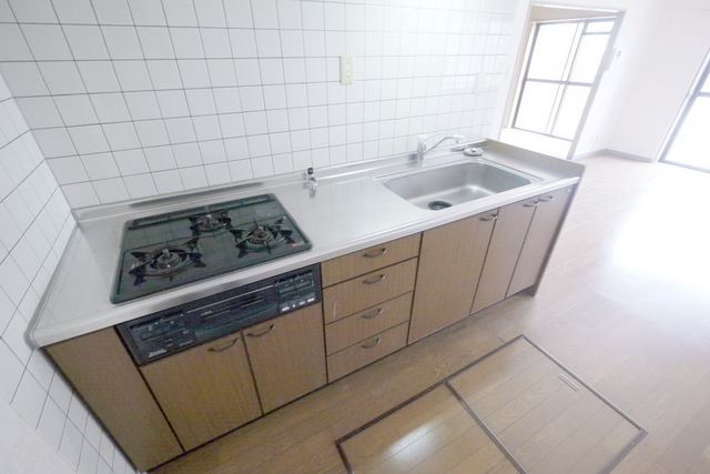 Kitchen. System kitchen.