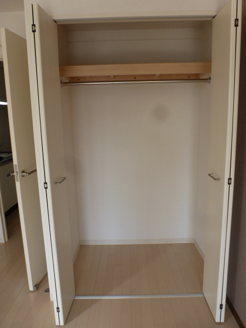 Receipt. Plenty capable of storing closet