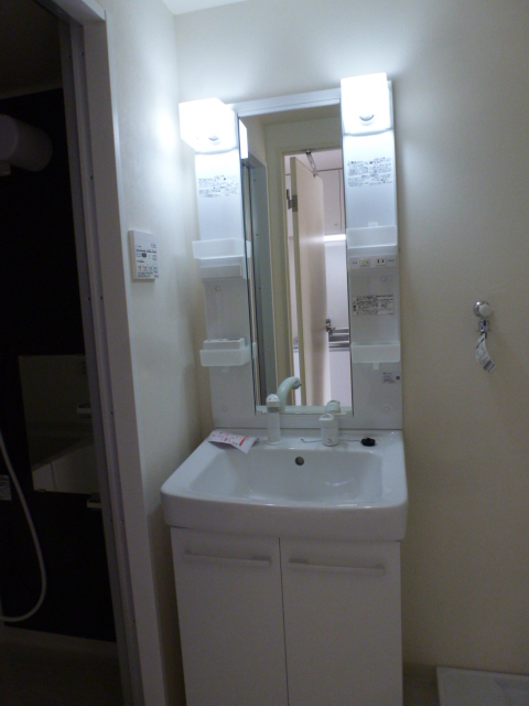 Washroom. Shampoo dresser with a separate washroom