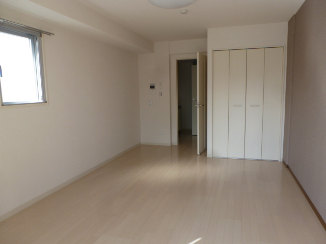 Living and room. Bright two-sided lighting in the corner room