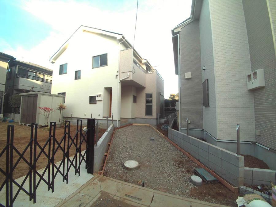 Local photos, including front road. Was building completed. Such as the actual image from per yang, We have to wait all the time so you can see directly.