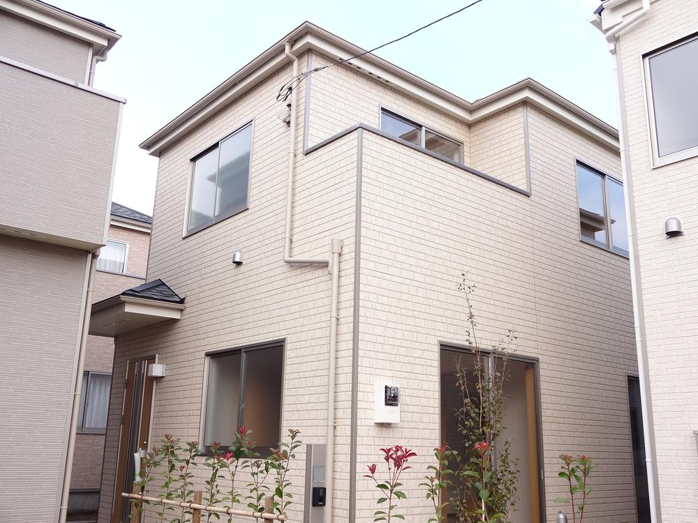 Local appearance photo. Local (10 May 2013) Shooting