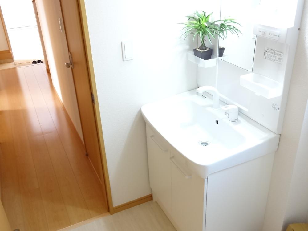 Wash basin, toilet. Indoor (10 May 2013) Shooting