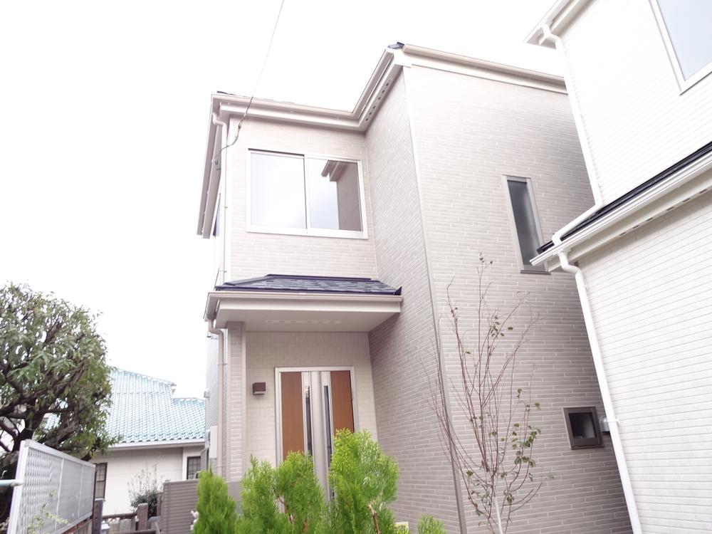 Local appearance photo. Local (10 May 2013) Shooting A Building