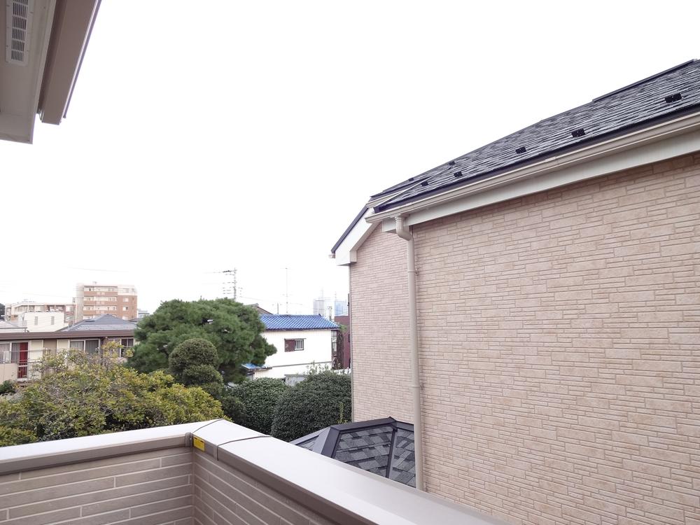 Balcony. Local (10 May 2013) Shooting A Building