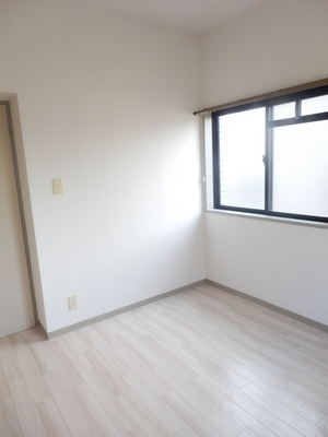 Living and room. The north side of the Western-style! It is a two-sided lighting