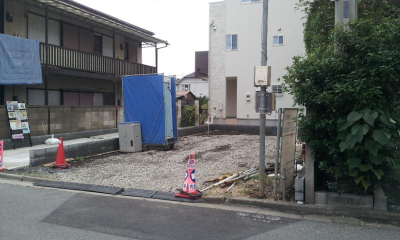 Local photos, including front road. Local (10 May 2013) Shooting