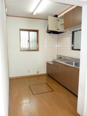 Kitchen. Spacious independent kitchen