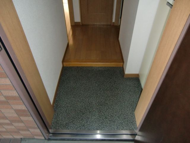 Entrance. It is the entrance with a shoebox