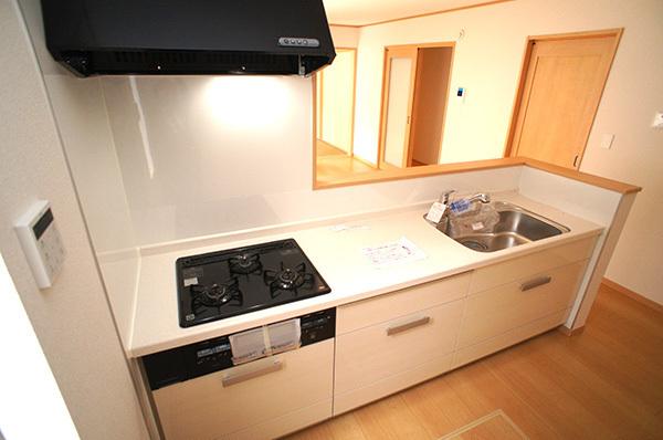 Kitchen. Face-to-face kitchen where you can enjoy a conversation with your family, even while cooking