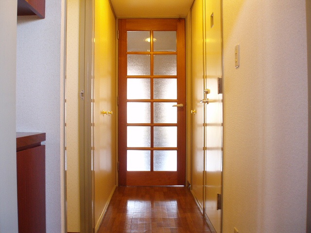 Other room space. Shoe box