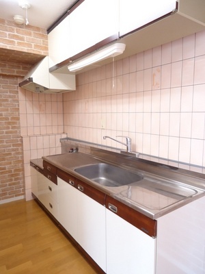 Kitchen. Gas stove installation Allowed!