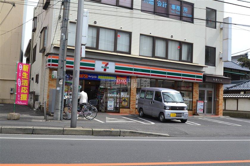 Convenience store. 390m to Seven-Eleven